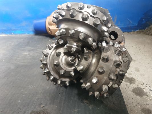Εργοστάσιο 12 ιντσών IADC537 Tricone Roller Cone Bit για γεωτρήσεις πετρελαϊκών πηγών